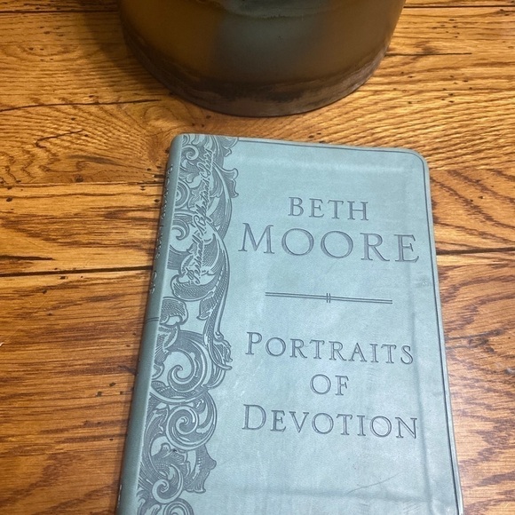 Portraits Of Devotion By Beth Moore  Book - Picture 3 of 3